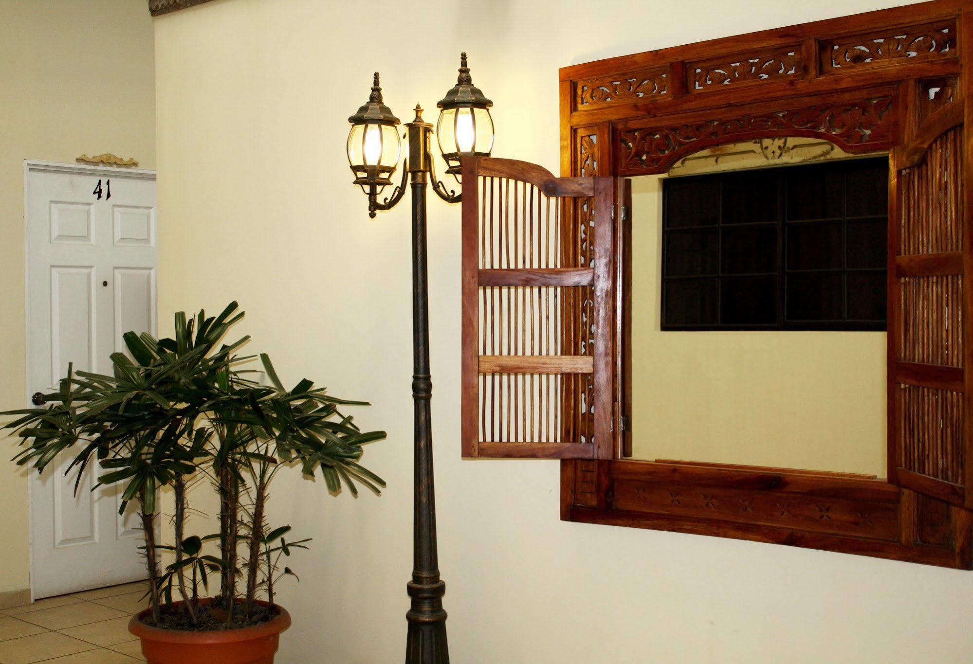 Hotel Meson de Maria Antiguo Cuscatlán Exterior foto